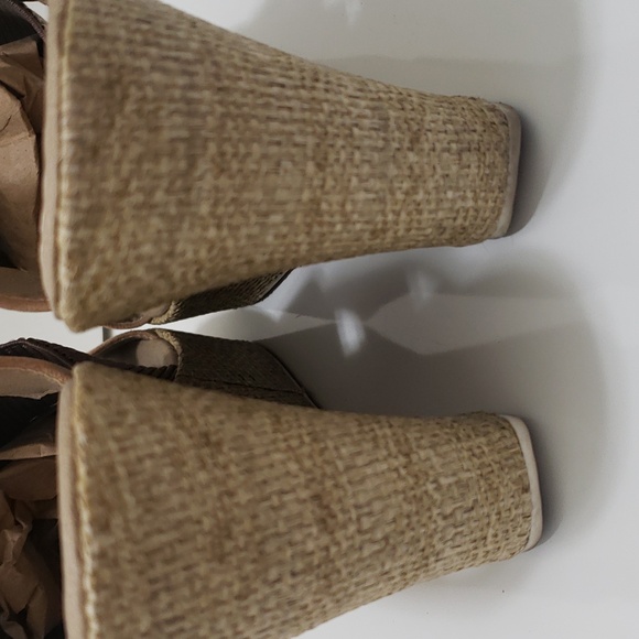 Womens Kenneth Cole Reaction Lightweight and Super Comfortable Platform Sandals - Picture 5 of 9